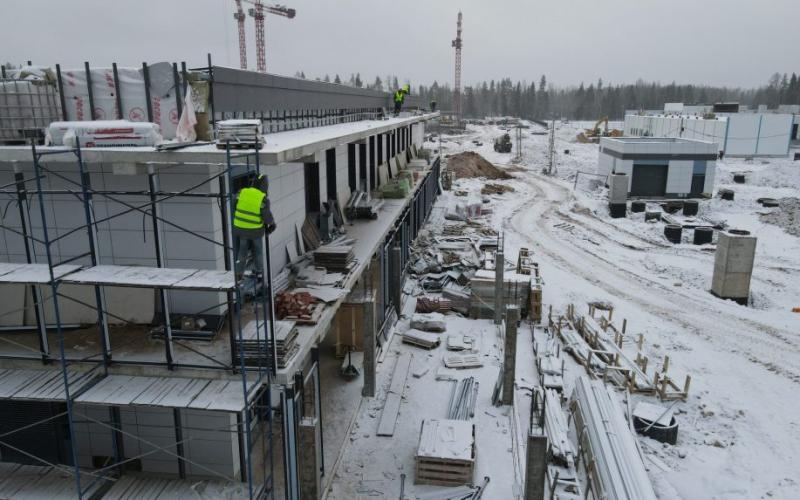 Непогода не мешает строительству госпиталя в Архангельской области