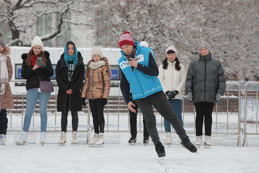 Бесплатная активность для всей семьи и друзей: квест на льду на главном катке Москвы