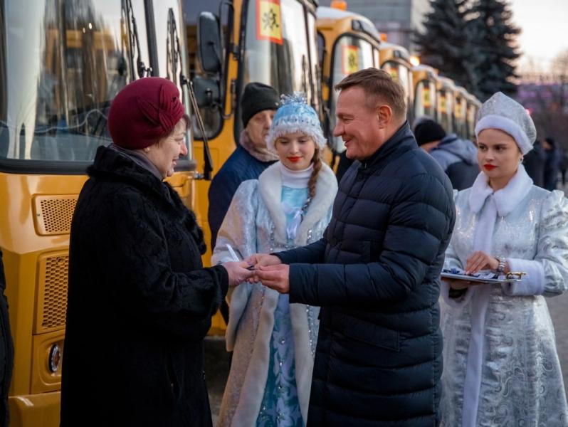 ГК «Современные транспортные технологии» обеспечила доставку более 50 новых школьных автобусов ГАЗ и ПАЗ в Курскую область