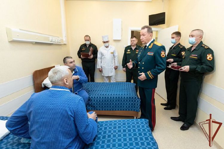 Генерал армии Виктор Золотов вручил государственные награды спецназовцам 