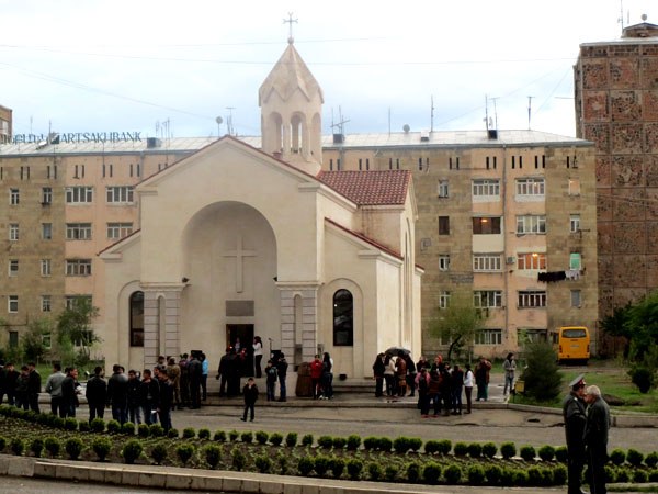 Церковь Святого Акопа призвала карабахцев утвердиться в вере и преодолеть все испытания, заручившись могуществом Христа