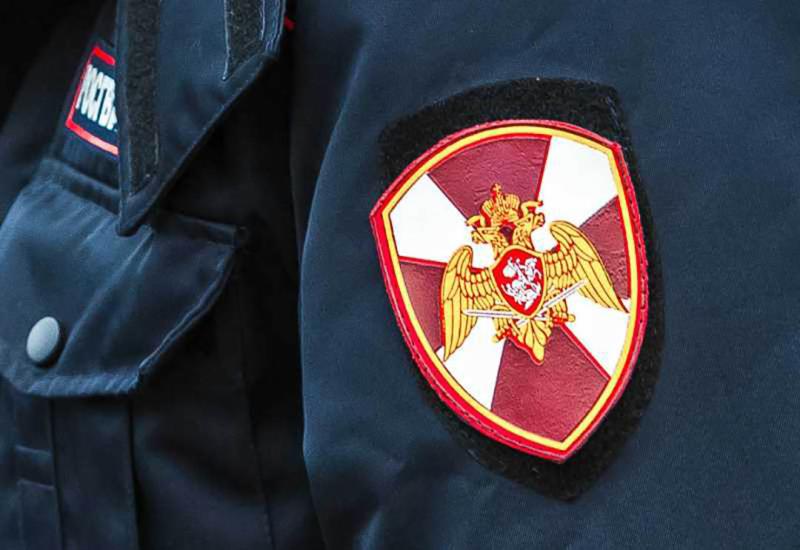 В Челябинске росгвардейцы задержали подозреваемых в распространении наркотических веществ
