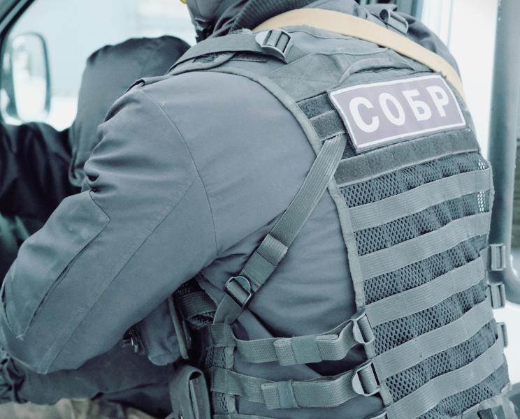 Сотрудники СОБР Росгвардии в Смоленске задержали мужчину, устроившего стрельбу