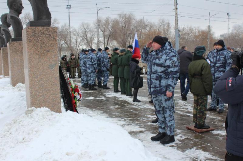 Орске росгвардейцы почтили память Героя России Дмитрия Новоселова