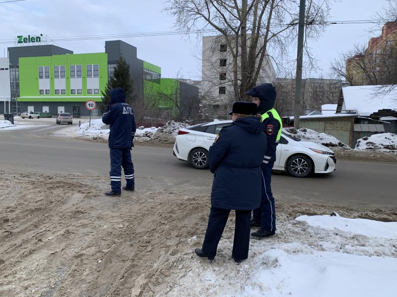 В ходе совместного рейда остановленный водитель оплатил задолженность в размере свыше 600 тысяч рублей