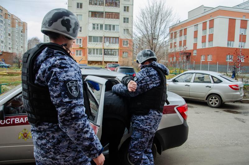 Подозреваемые в незаконном демонтаже металлического гаража были задержаны пензенскими росгвардейцами