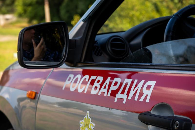 Росгвардейцы задержали мужчину, который совершил хищение из гипермаркета в Краснодаре
