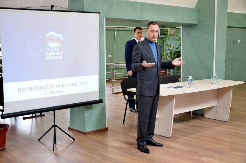 Депутат ЗСК Тепляков принял участие в экологическом уроке для сочинских студентов