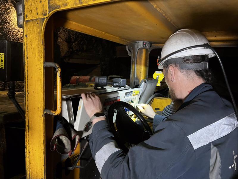 УГМК-Телеком оснащает спецтехнику Узельгинского подземного рудника системой «Антинаезд»