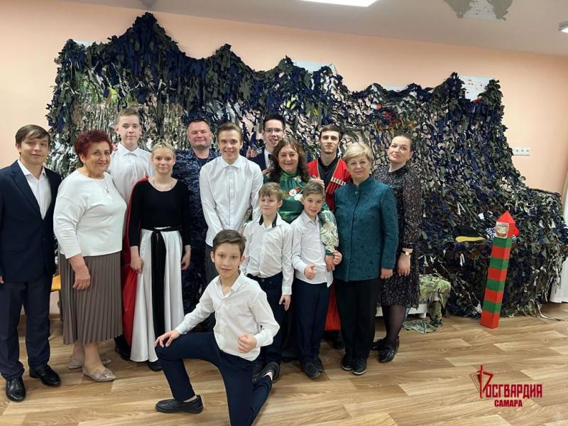 Накануне Дня Победы росгвардейцы пришли к своим подопечным из тольяттинского Центра «Единство»