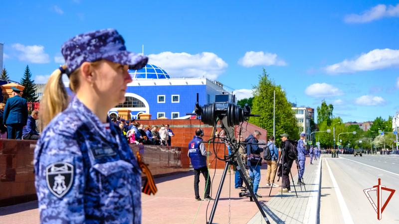 В Йошкар-Оле росгвардейцы приняли участие в обеспечении охраны общественного порядка в День Победы