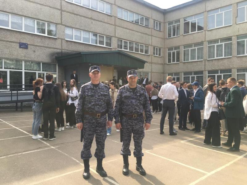 Сотрудники Клинского ОВО обеспечивают общественный порядок при проведении экзаменов