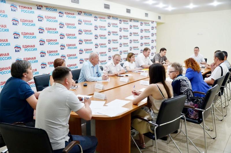 Депутат ЗСК Виктор Тепляков провёл совещание по обращениям жителей микрорайона Макаренко