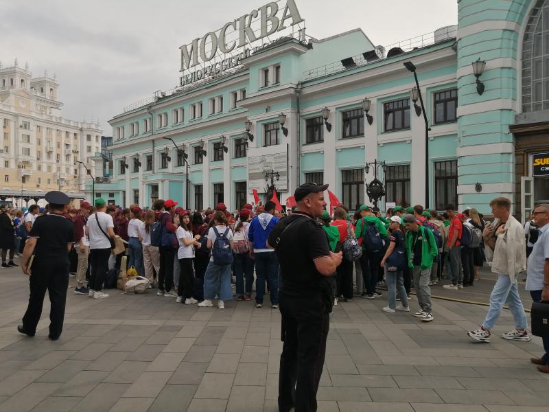 Сотрудники транспортной полиции Белорусского вокзала обеспечили охрану общественного порядка «Поезда Памяти» прибывшего в Москву