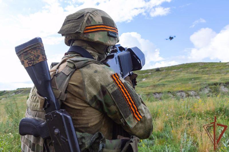 Росгвардейцы перехватывают и приземляют  БПЛА противника в ДНР