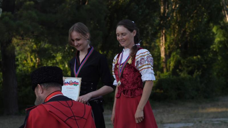 Руководитель конного клуба «Черемушки» Ноздрин-Плотницкая Наталья стала чемпионкой Кубани по фланкировке казачьей шашкой!