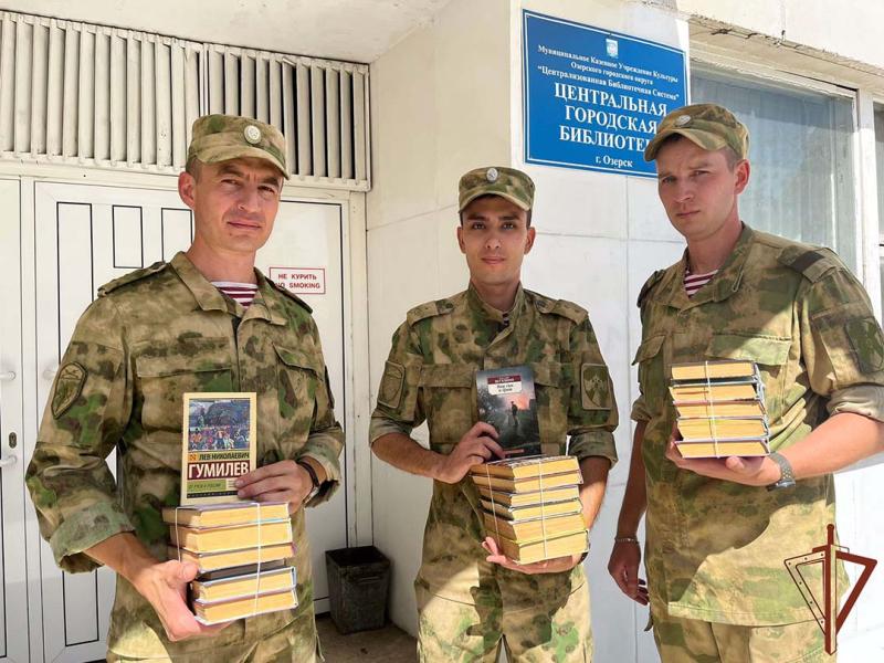 Всероссийскую акцию «Подари книгу библиотеке» поддержали военнослужащие Росгвардии на Урале