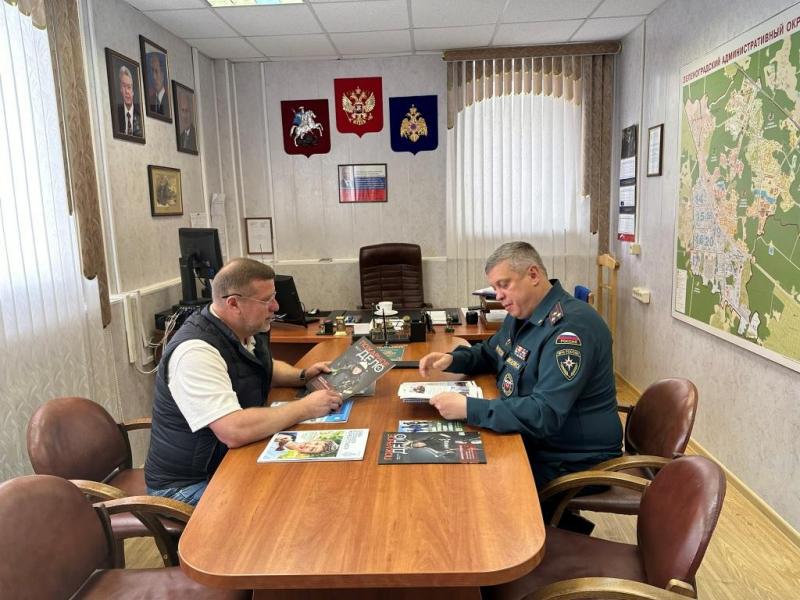 Представитель Общественного совета при УВД по Зеленоградскому АО Владимир Уткин посетил пожарно-спасательную часть Зеленограда