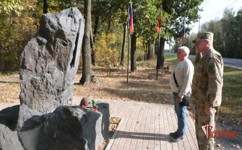 Росгвардейцы почтили память воинов, павших в боях за город Орел в годы Великой Отечественной войны