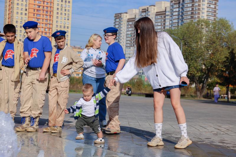 Игра цвета и воды: в Реутове в парке за ДК «Мир» появился сухой фонтан