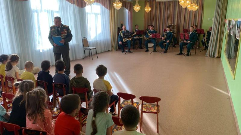 Военнослужащие Росгвардии Пензенской области провели познавательный урок для воспитанников детского сада