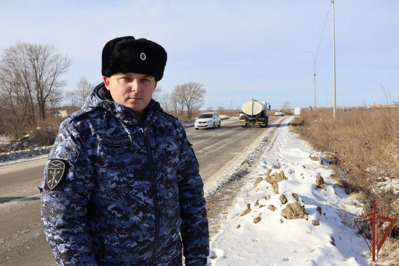 Росгвардеец спас замерзавшего мужчину в Амурской области