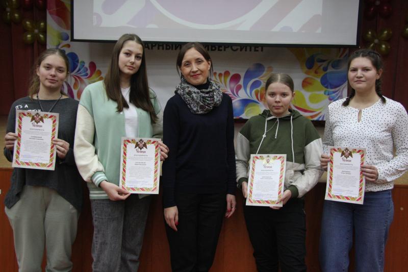 На Среднем Урале в честь международного Дня добровольца студенты получили благодарственные письма от Росгвардии