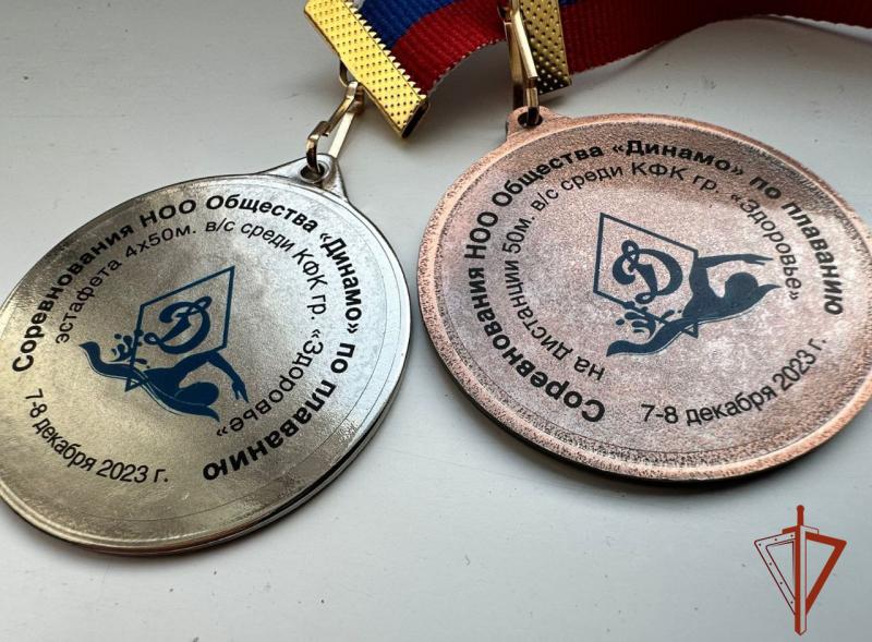 Серебряную и бронзовую медали завоевал сотрудник Росгвардии на соревнованиях по плаванию в Новосибирске