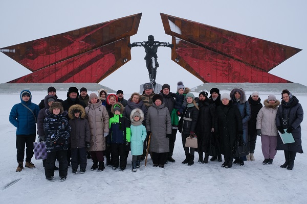 Члены семей погибших росгвардейцев посетили мемориальный комплекс «Курская битва»