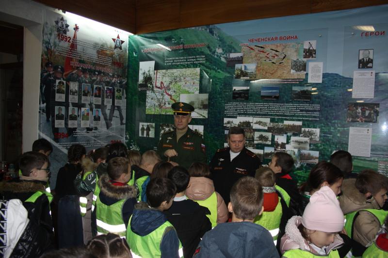 В Республике Адыгея военные следователи организовали для детей посещение музея боевой славы