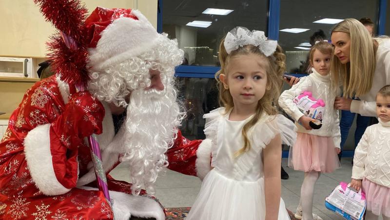 Столичный спецназ Росгвардии поздравил детей с наступающим Новым годом