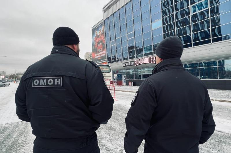 В Екатеринбурге бойцы ОМОН Росгвардии обеспечили охрану порядка на матче континентальной хоккейной лиги