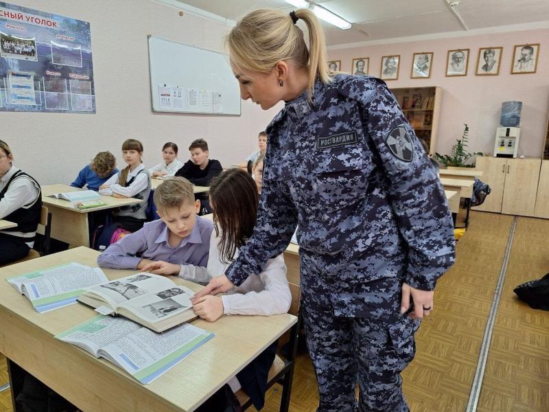 В преддверии 80-летия снятия блокады Ленинграда сотрудники Росгвардии провели патриотические мероприятия в Подмосковье