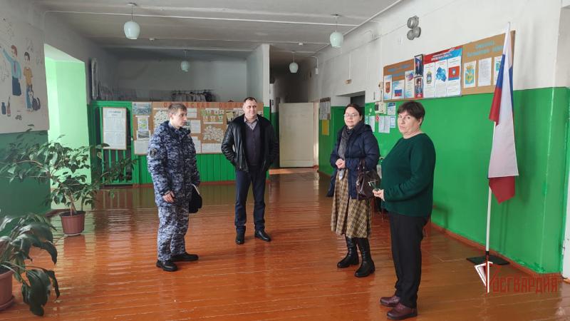 Орловские росгвардейцы обследуют избирательные участки
