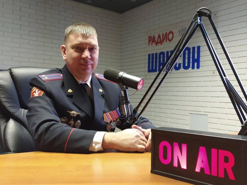 В День лицензионно-разрешительной работы офицер Росгвардии стал гостем радиоэфира в Иркутской области