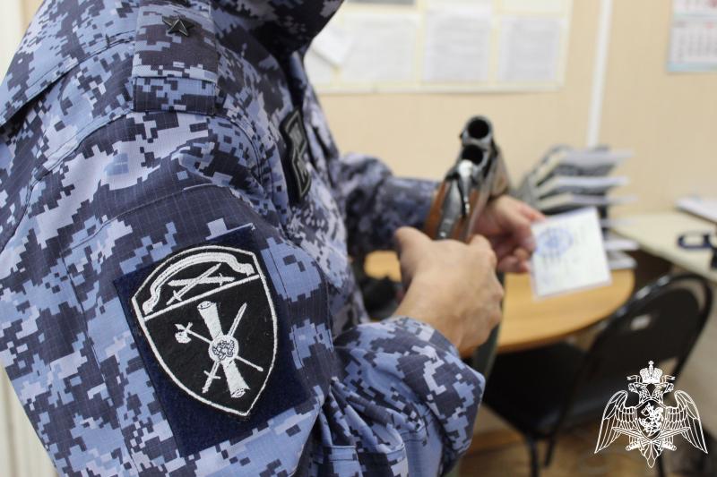 За неделю курские росгвардейцы проверили более 200 владельцев оружия