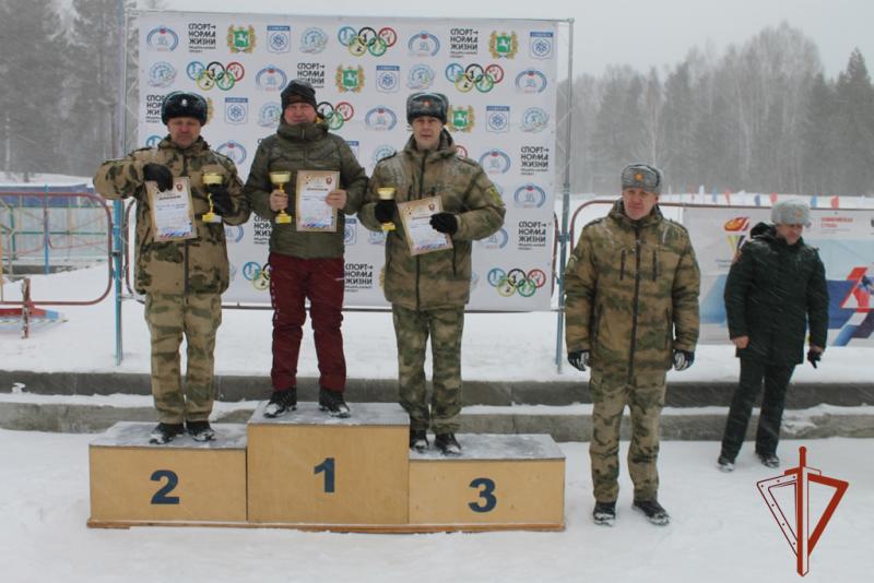 Кузбасские росгвардейцы стали призерами окружных соревнований по зимнему офицерскому троеборью