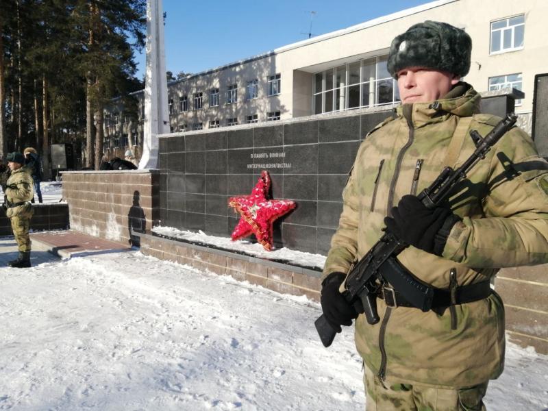 В Пензенской области росгвардейцы почтили память воинов, погибших за пределами Отечества