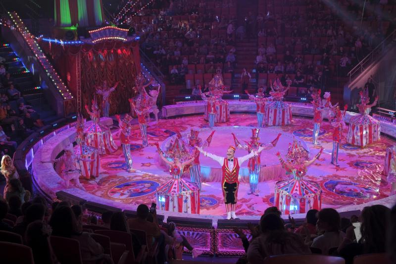 Дети росгвардейцев посетили грандиозное цирковое шоу «Бурлеск» в Нижнем Новгороде