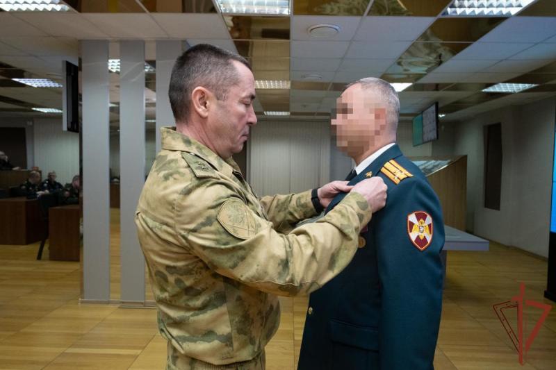 Военнослужащие Уральского округа Росгвардии удостоены государственных и ведомственных наград