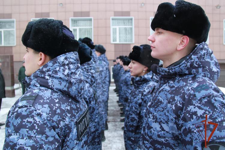 В Новосибирске сотрудники вневедомственной охраны Росгвардии приняли Присягу