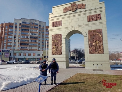 Росгвардейцы помогли вернуться домой мужчине, страдающему потерей памяти, в Самарской области