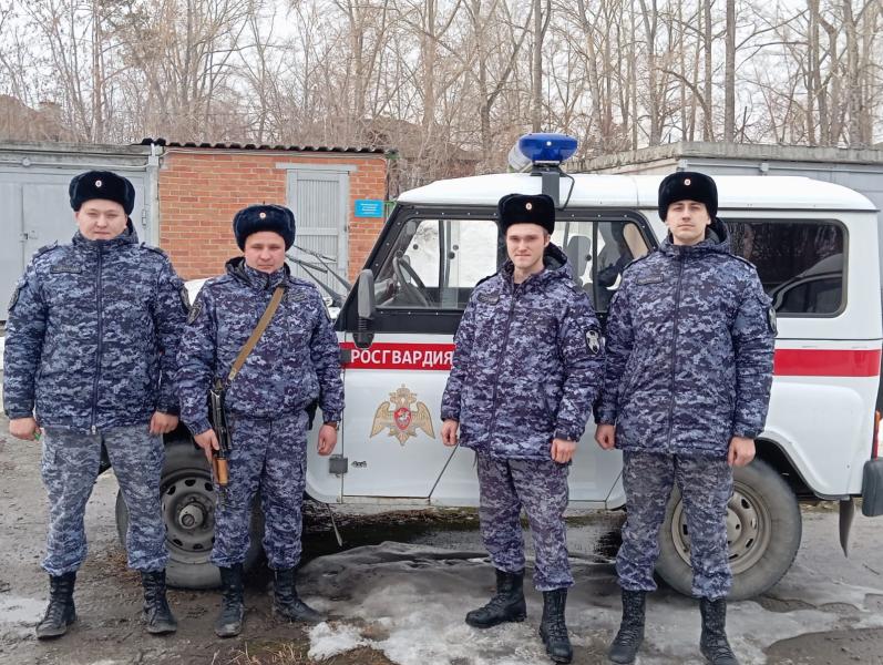 В Екатеринбурге росгвардейцы оказали содействие экстренным службам в ликвидации пожара в аквапарке