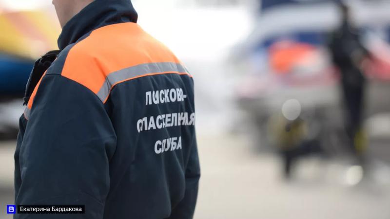 Cпасатели эвакуировали сторожа из подтопленного вагончика на томском карьере