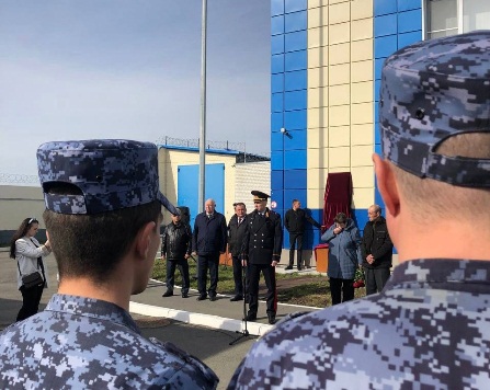 Ульяновские росгвардейцы приняли участие в открытии мемориальной доски майору полиции в отставке Сергею Смирнову