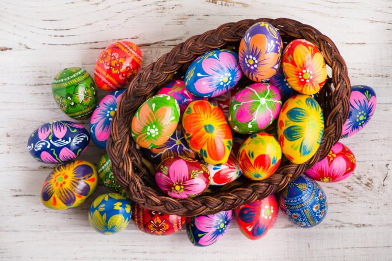 Чем красить пасхальные яйца рассказала ученая из Новосибирска