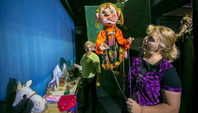 Узбекские дети из землячества в Бурятии посетили театр кукол «Ульгэр»: Россия и Культура