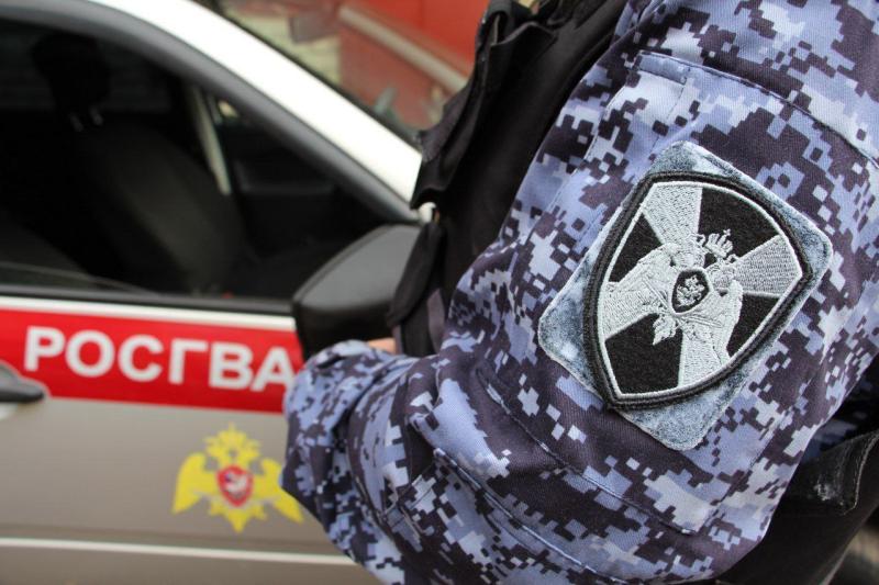 Сотрудники Росгвардии задержали устроившего стрельбу с балкона мужчину в Подмосковье