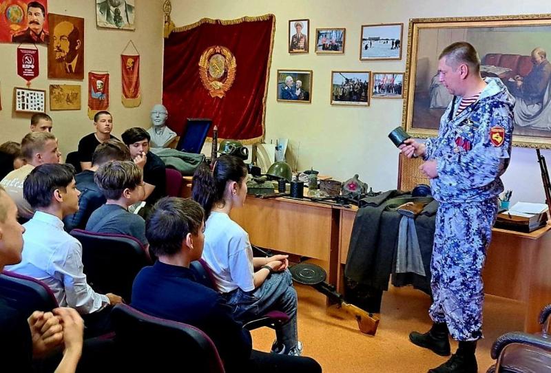 Сотрудник Можайского отдела вневедомственной охраны Росгвардии провел патриотический урок для детей