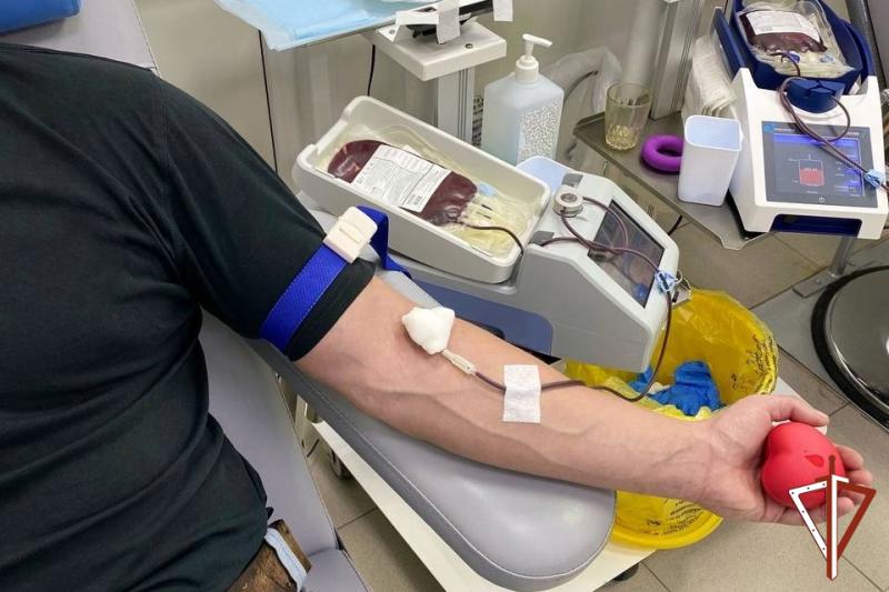 Более 10 литров крови и ее компонентов сдали военнослужащие и сотрудники Росгвардии для больниц Югры